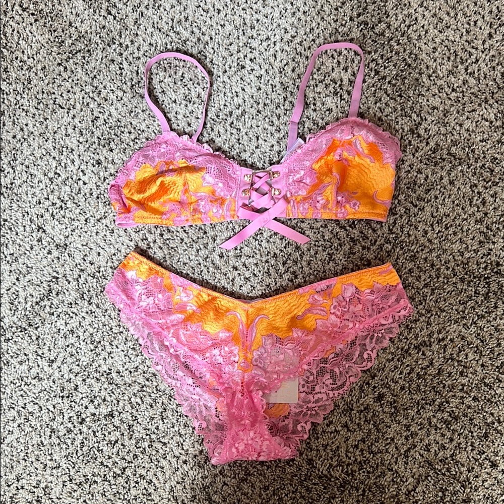 NWT Savage x Fenty by Rihanna Laced up bralette set .Lilac Pink/Make me Blush.